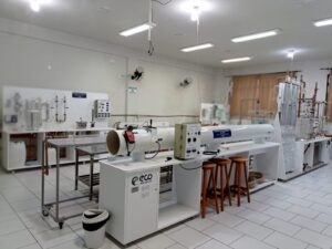 Laboratório LAMODI da UFPR Jandaia do Sul com bancada da ECO Educacional