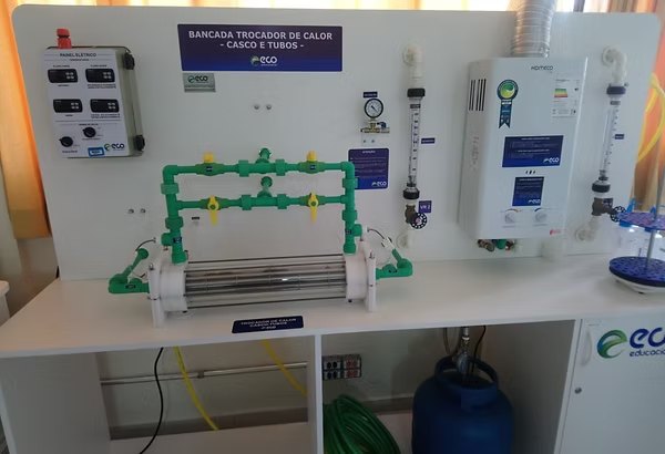 Bancada de trocador de calor casco e tubos da ECO Educacional na UTFPR Londrina