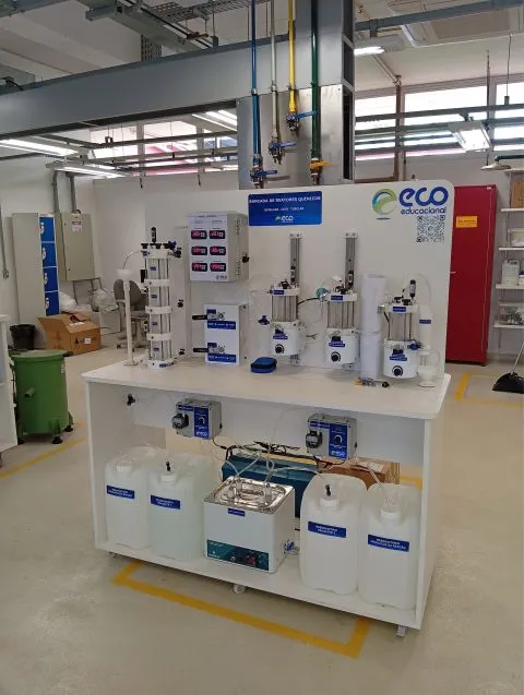 Bancada de Reatores Químicos Batelada, CSTR e Tubular da ECO Educacional instalada no laboratório de Engenharia Química da PUC-Campinas